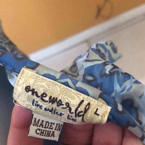 Pretty blue dress, lots of designs, beaded front - Picture 5 of 6